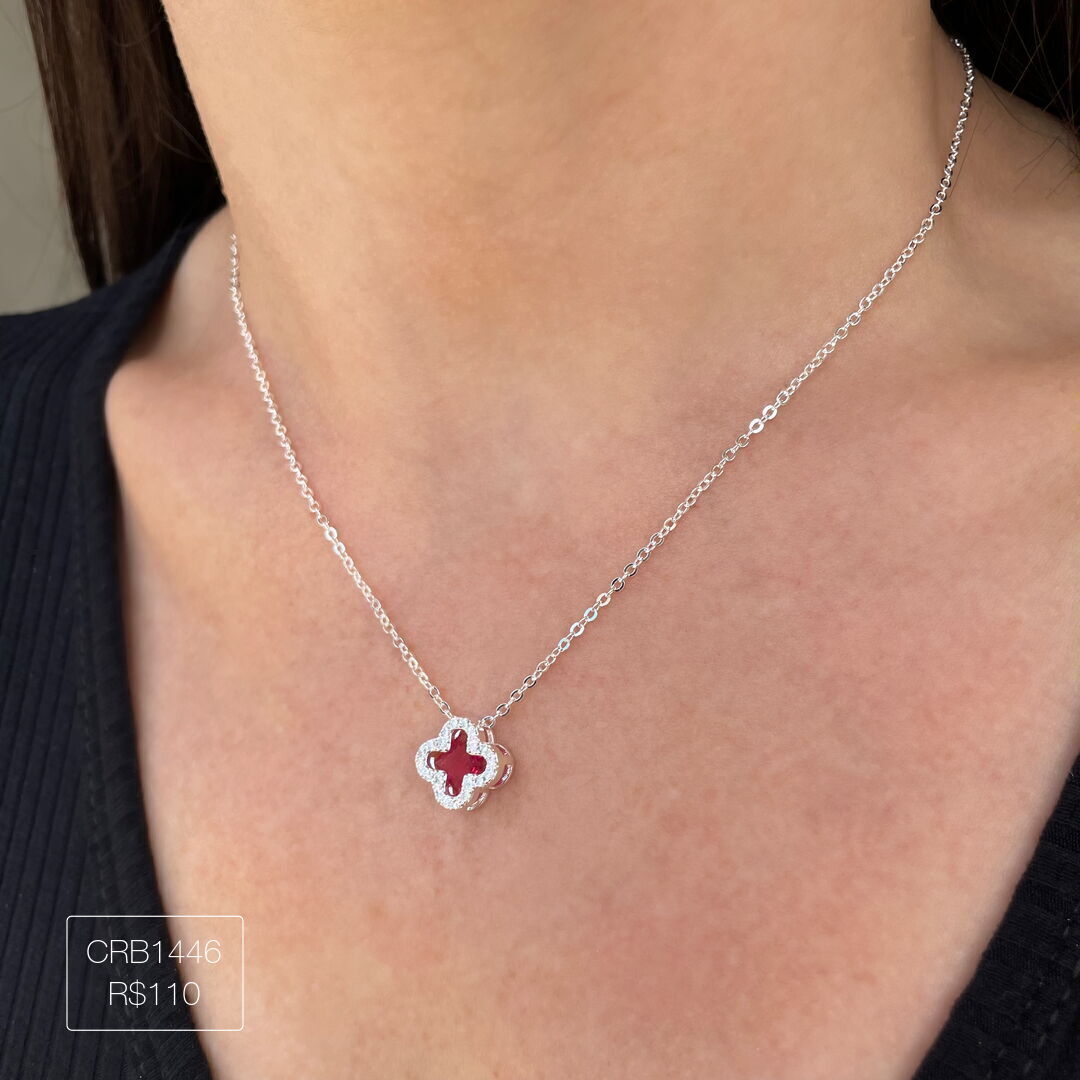 Colar de Trevo Vidro Vermelho Cravejado Cristal Prateado